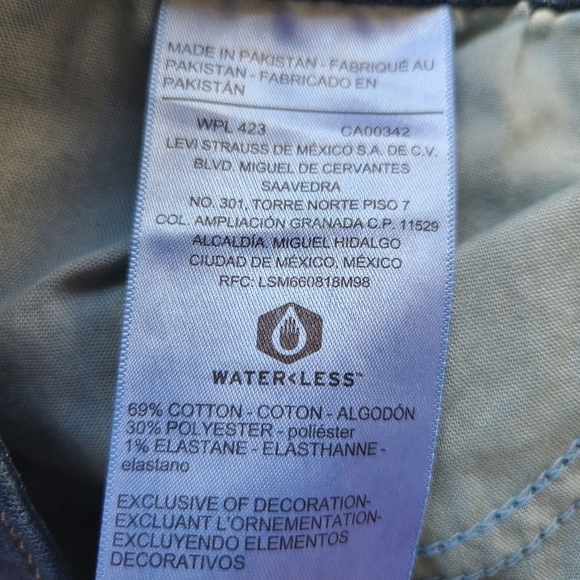 Signature Levi Strauss Mid Rise Shorts - Size 10 - Picture 9 of 10